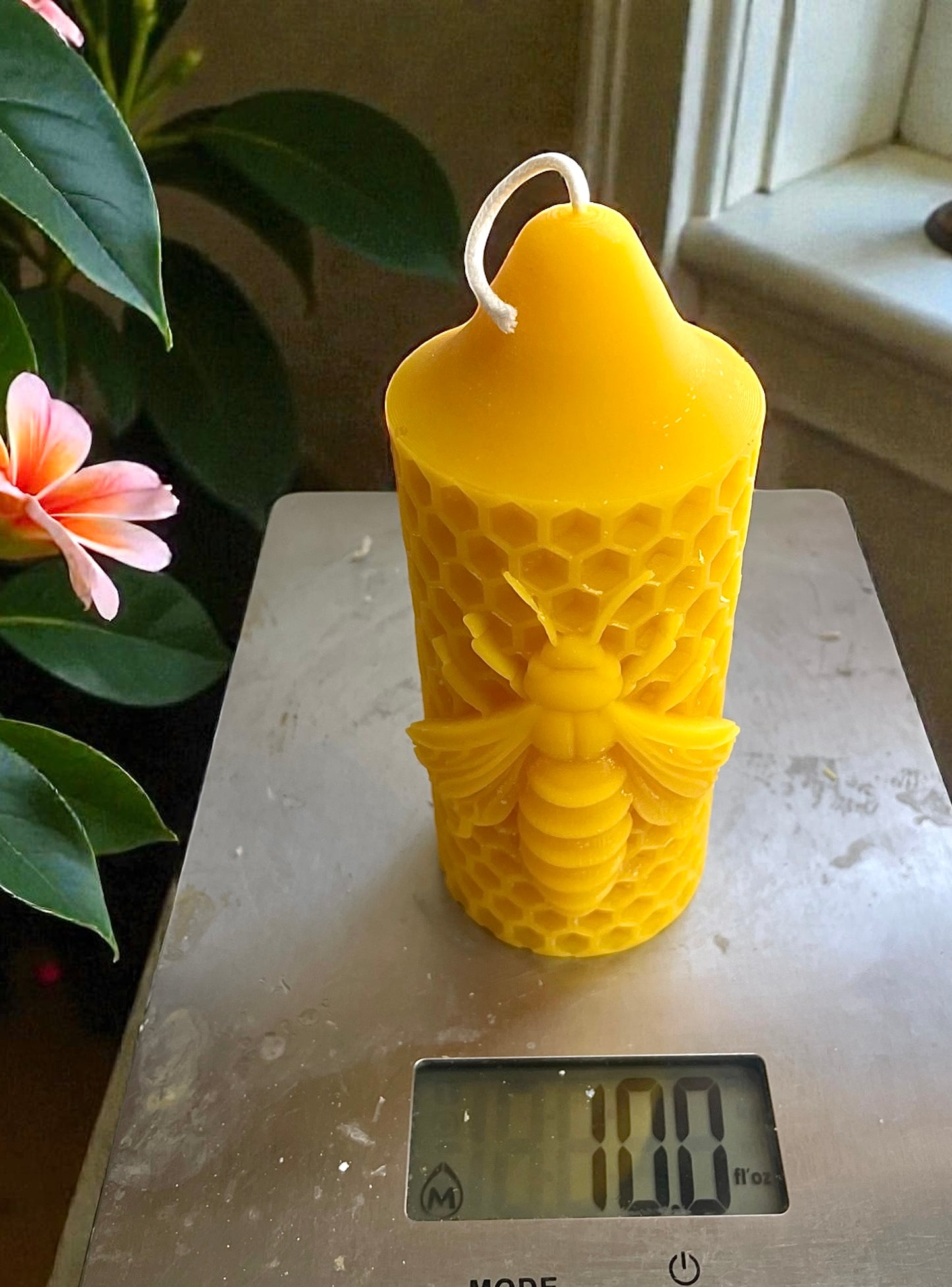 Pure beeswax queen bee pillar candle
