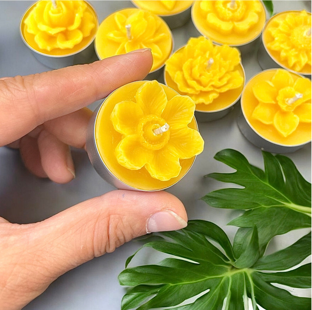 Pack of 8 pure beeswax assorted flower tealight candles