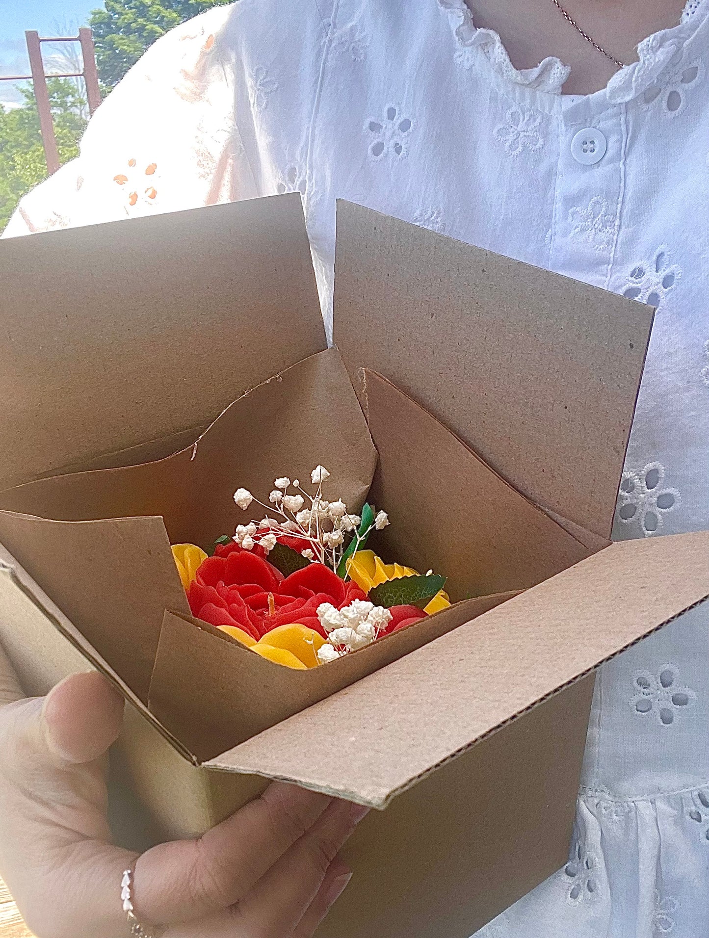 Handcrafted pure Beeswax flower bouquet - Unique gift - Eco friendly - floral arrangement