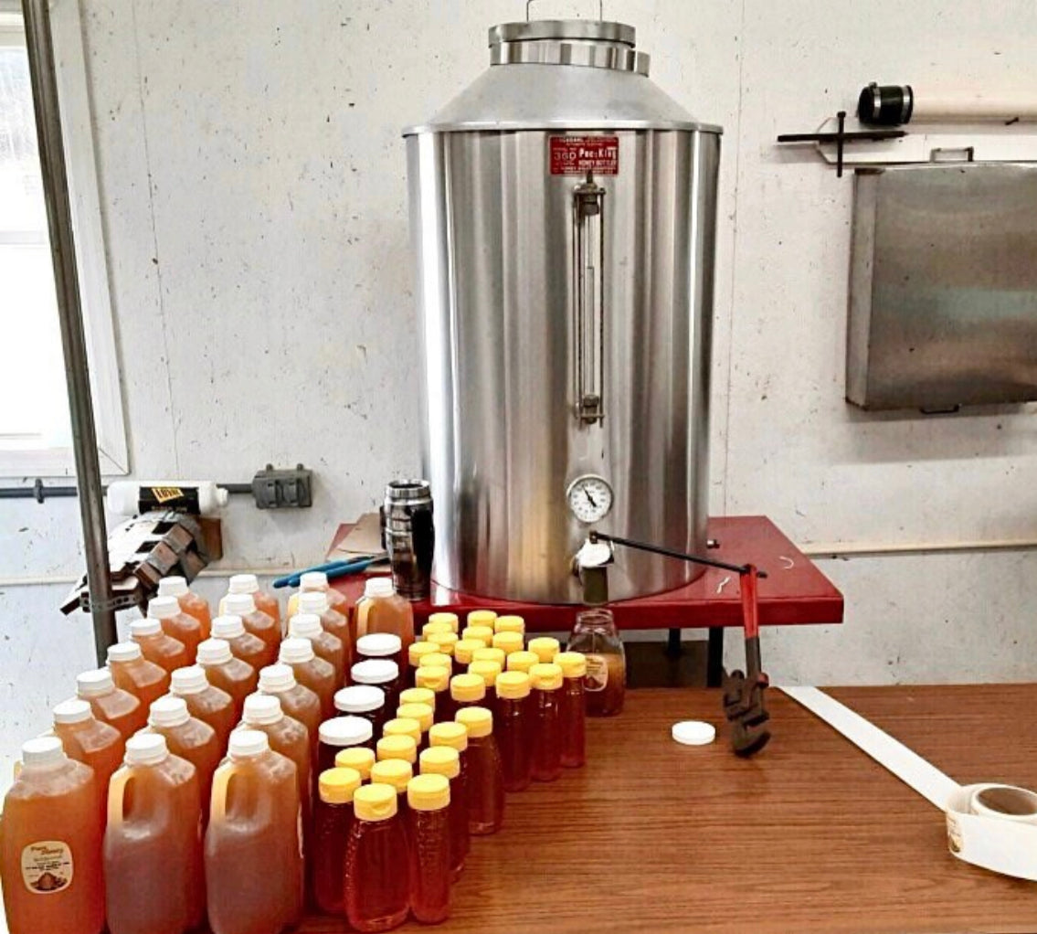 1 lb 100% pure honey from local bee farm in western New York