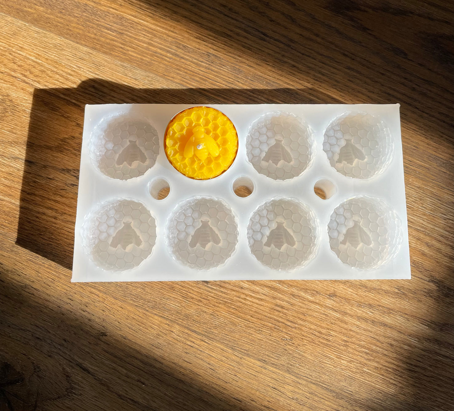 8 cavity Silicone honeybee Tea light candle Mold - bee tealight mold - wax melt lotion bar soap mold