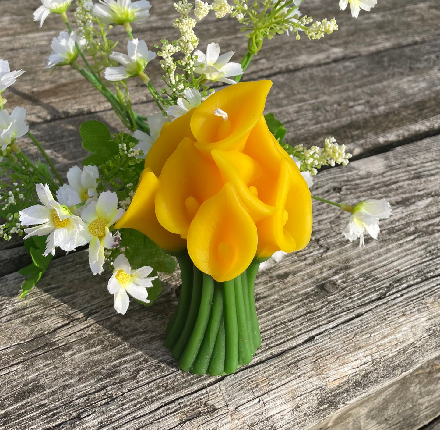Pure beeswax lily bouquet candle