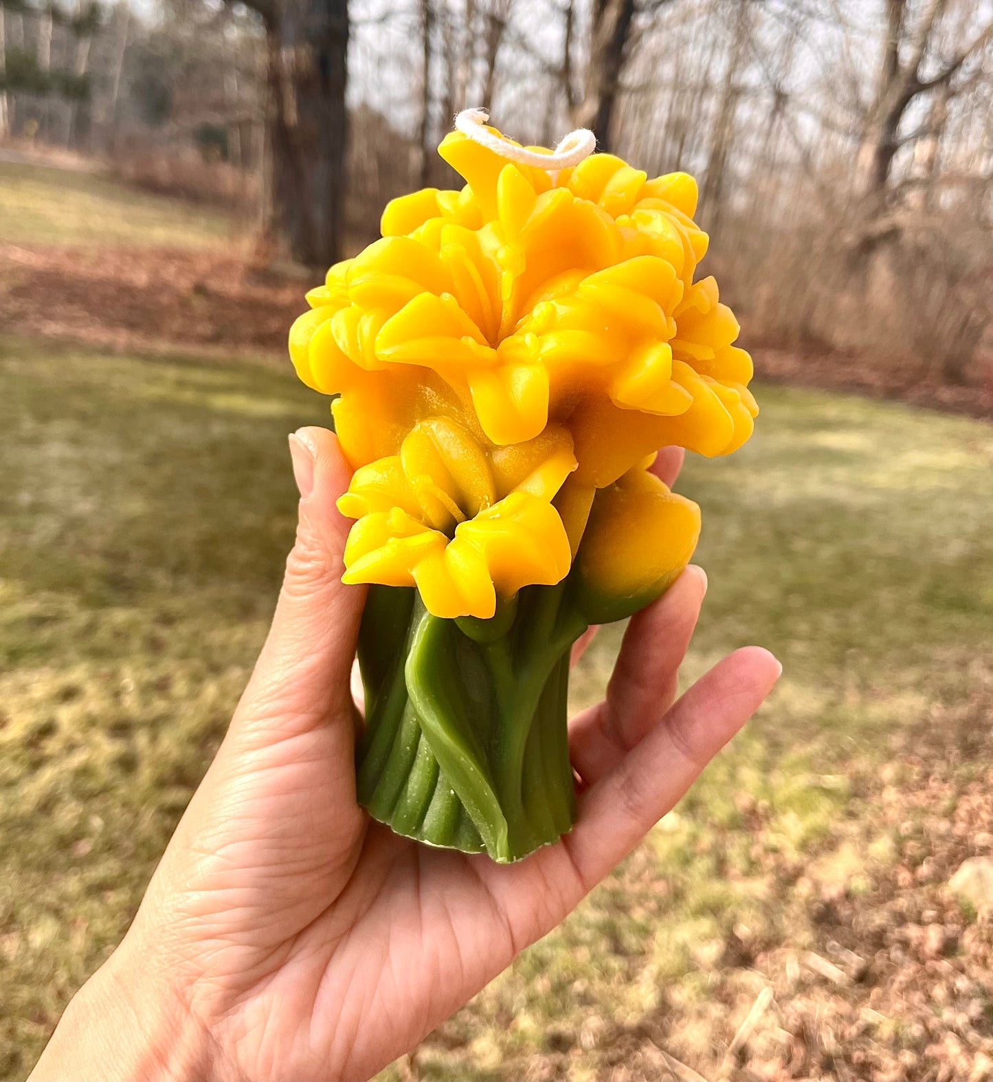 Pure beeswax lily bouquet candle