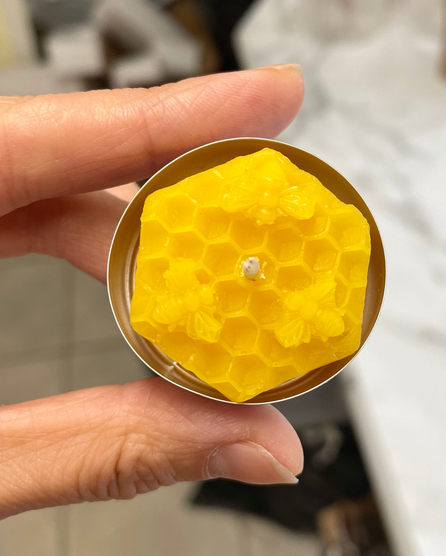 Silicone tealight candle mold - Queen bee on honeycomb
