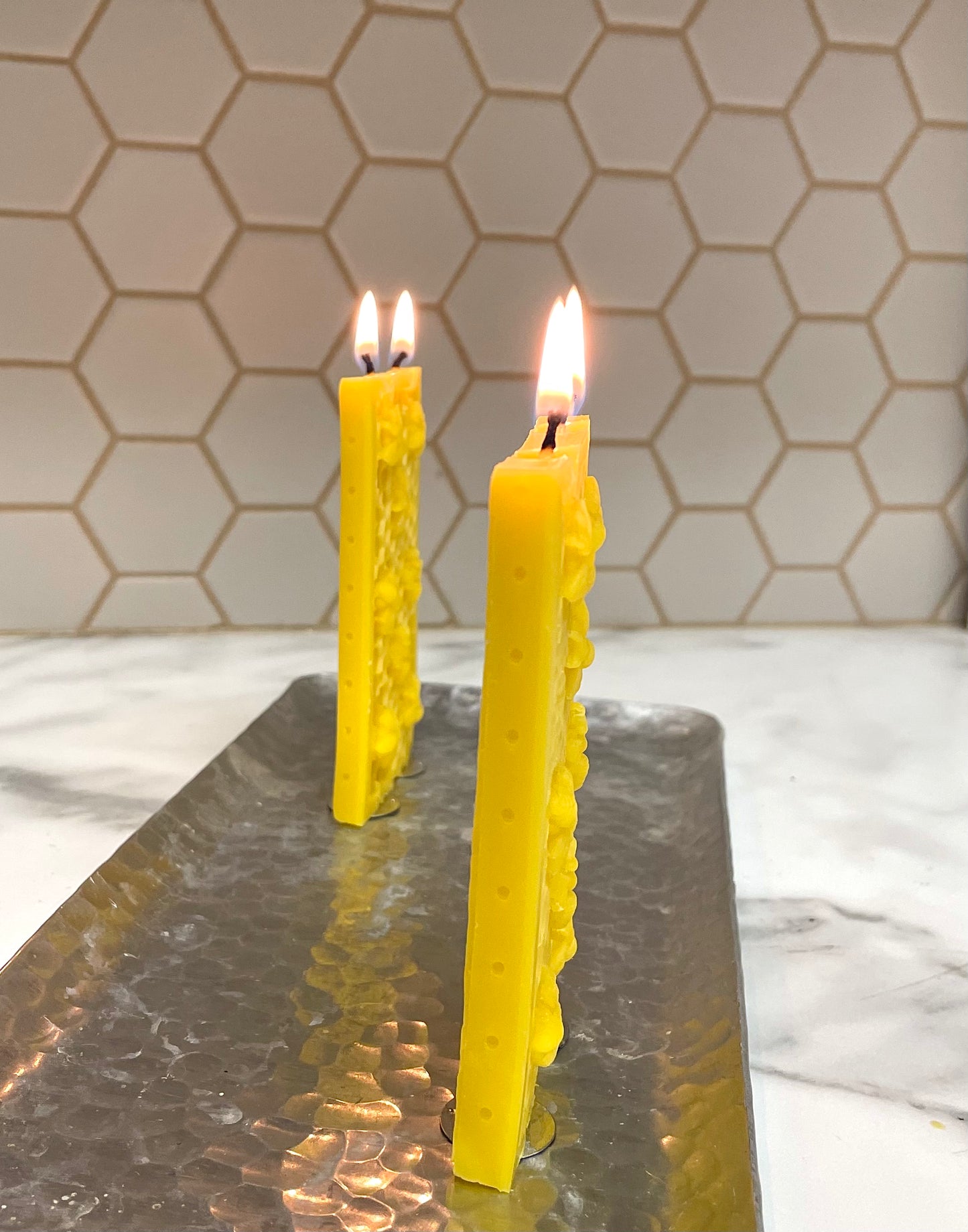 100% pure beeswax beehive honey frame candle with double wicks