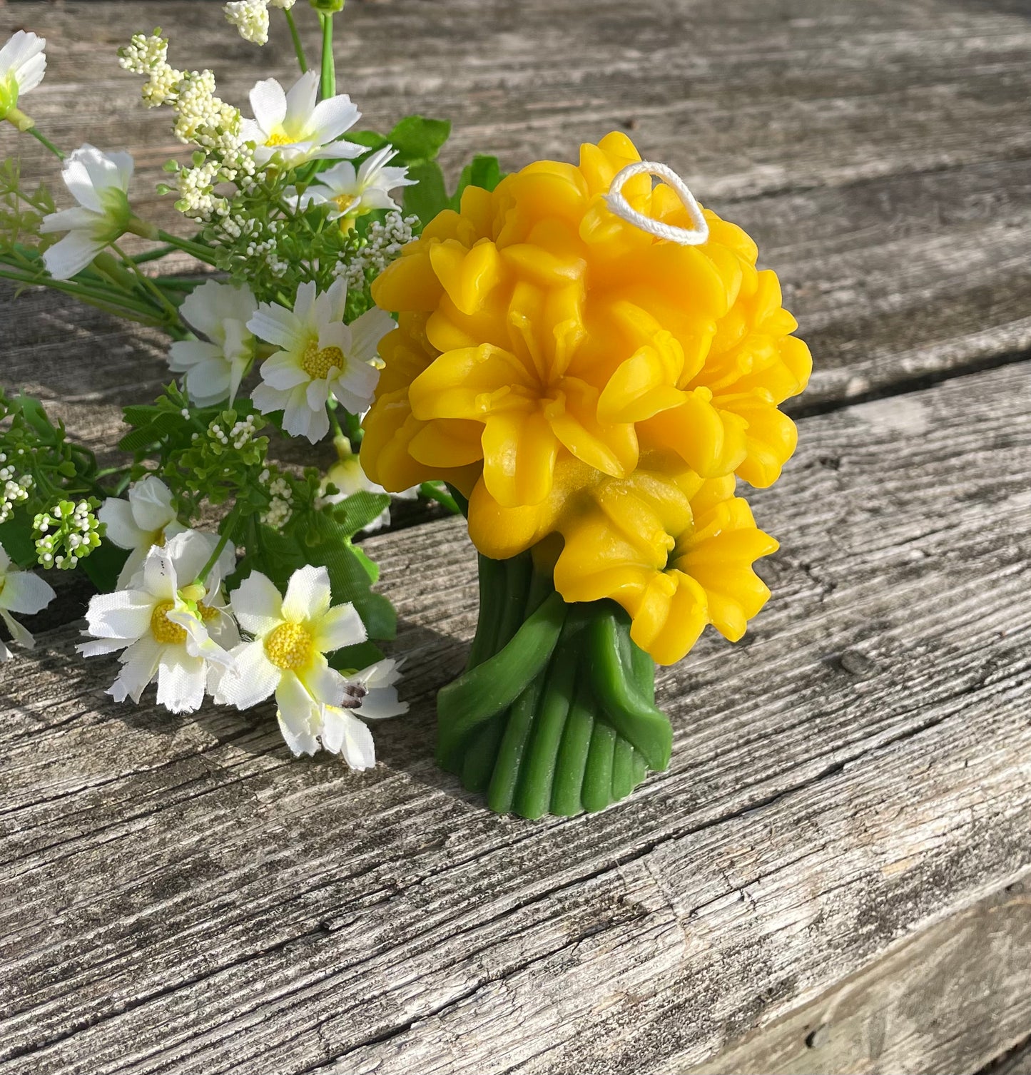 Pure beeswax lily bouquet candle