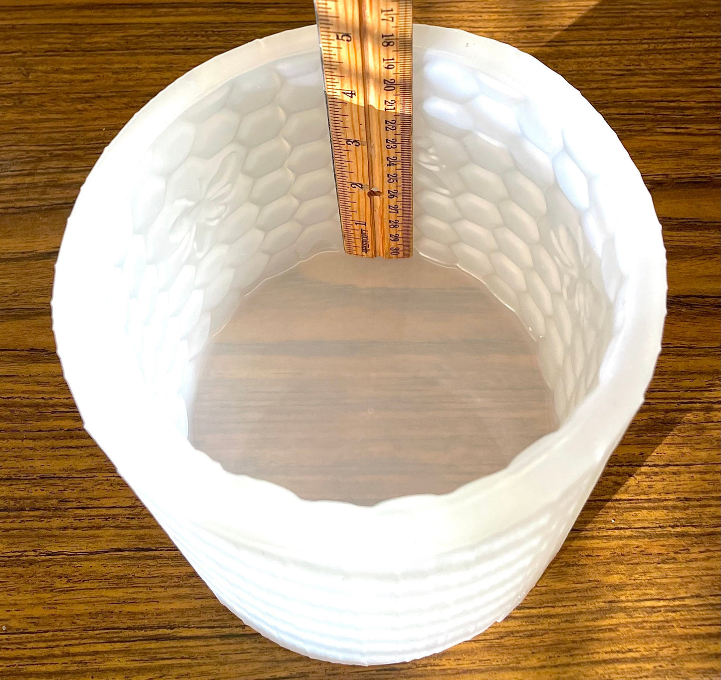 Big silicone honeycomb honeybee pillar mold - round cylinder mold - candle soap resin concrete mold - homemade - 4.75” x5”