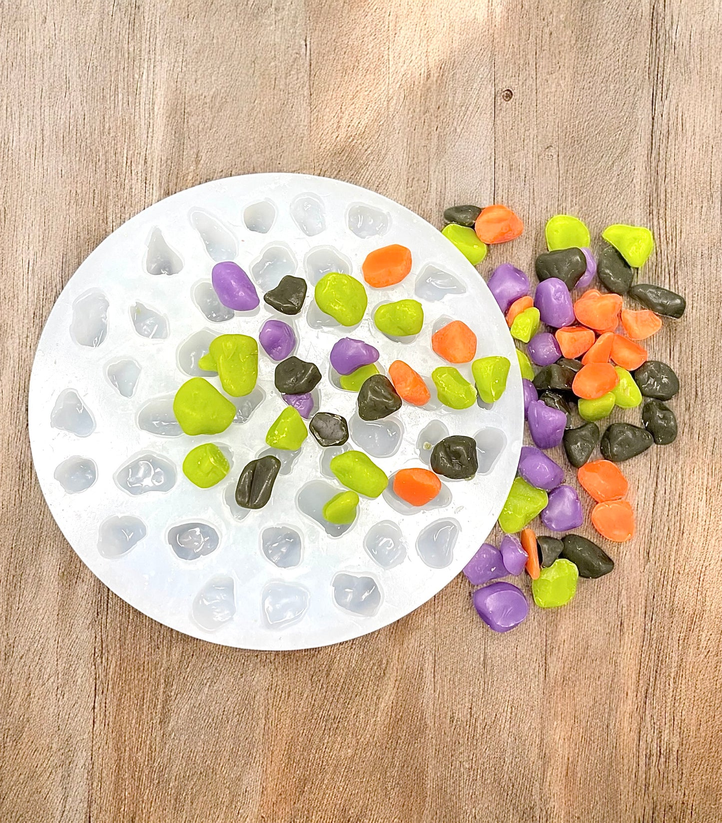 Silicone mold of pebbles Little rocks crystals