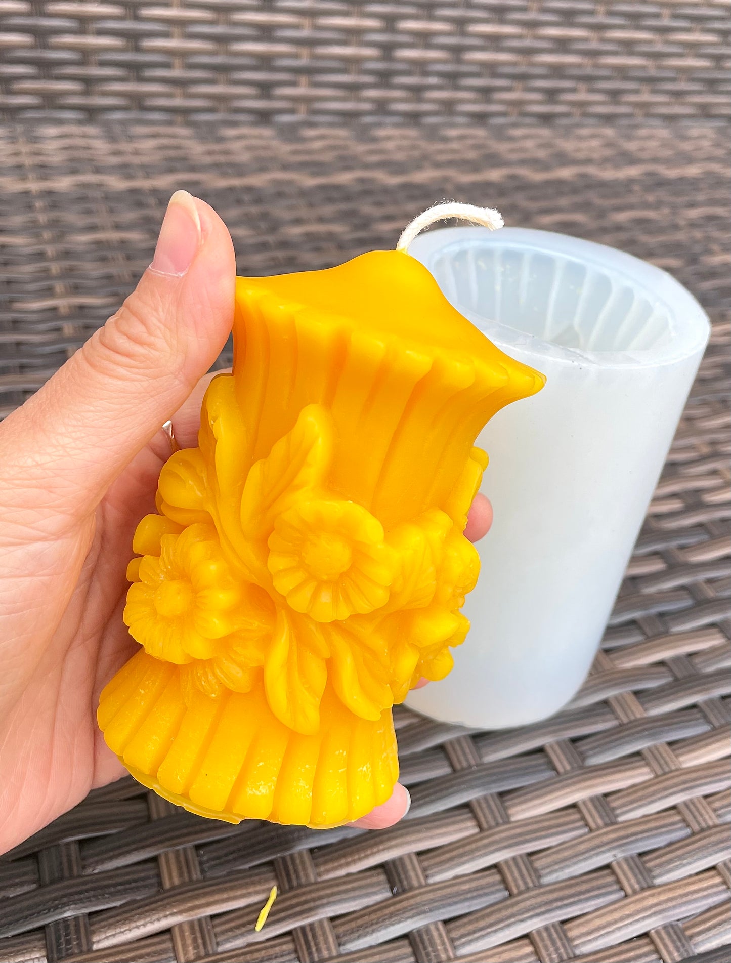 Silicone daisy flower pillar candle mold 4”