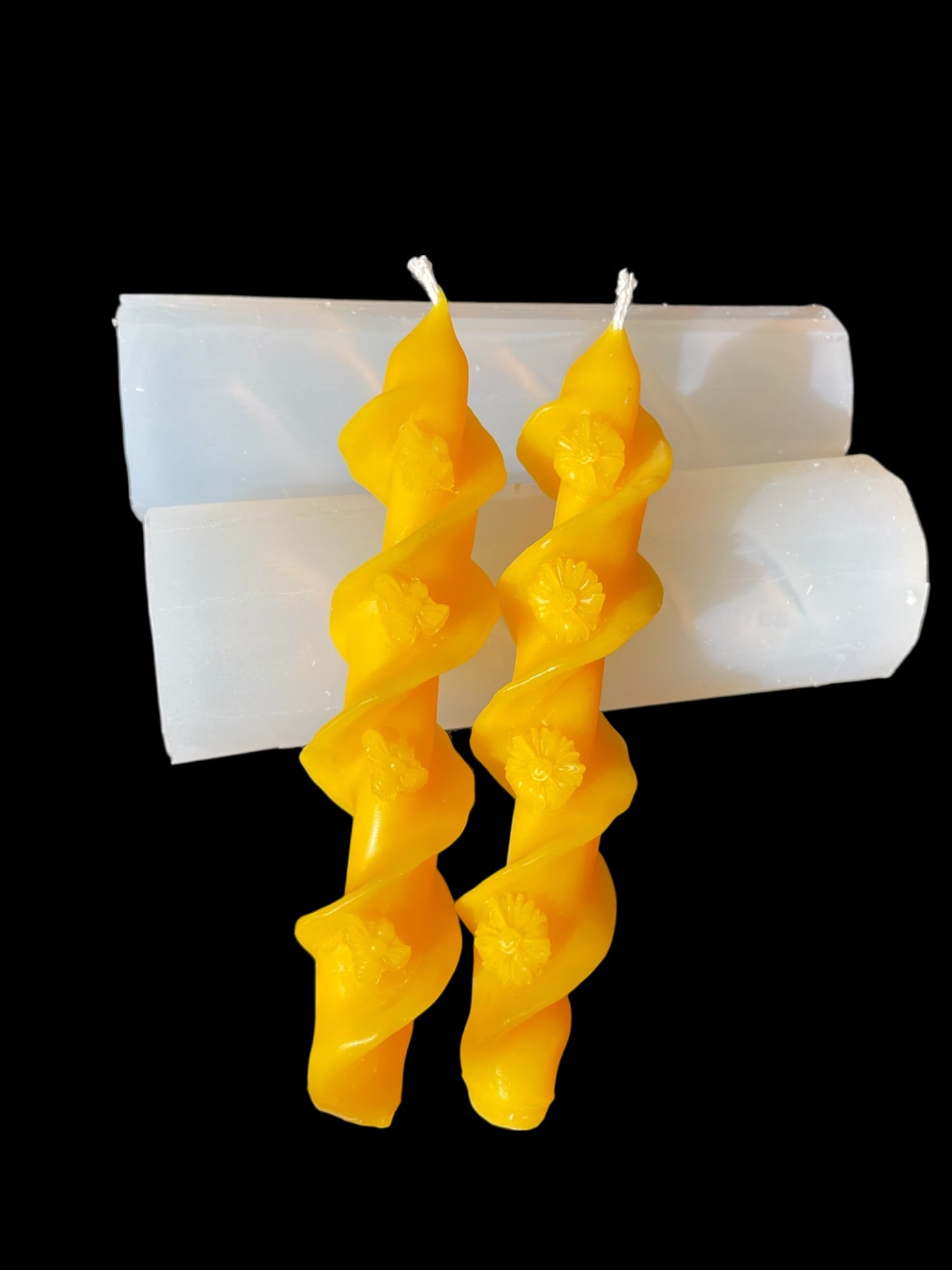 Small spiral taper candles