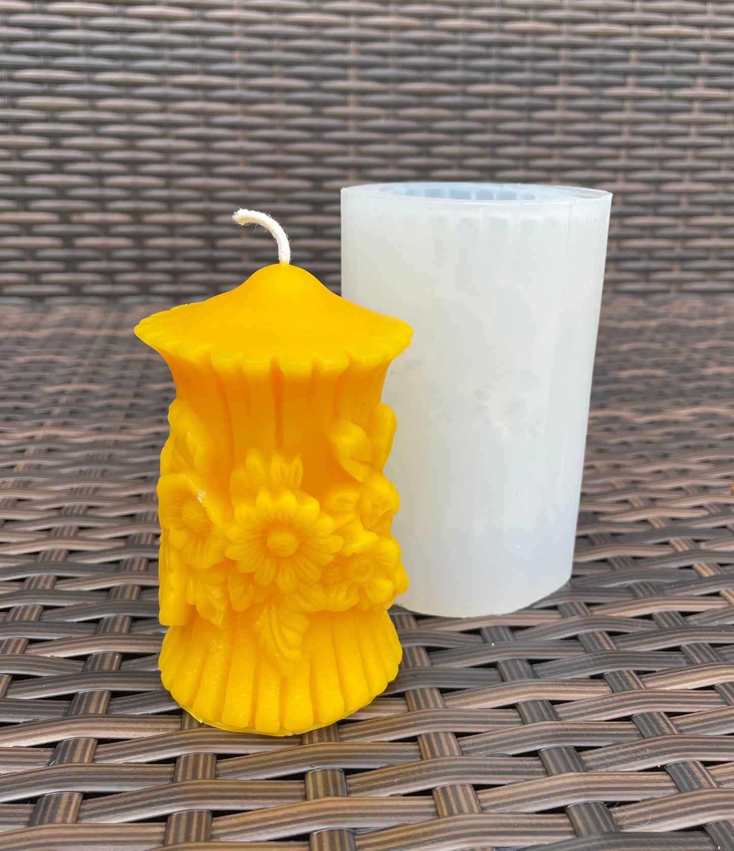 Silicone daisy flower pillar candle mold 4”