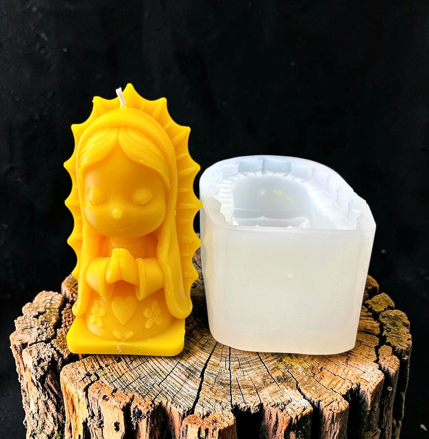 Silicone mold of ypraying Virgin Mary