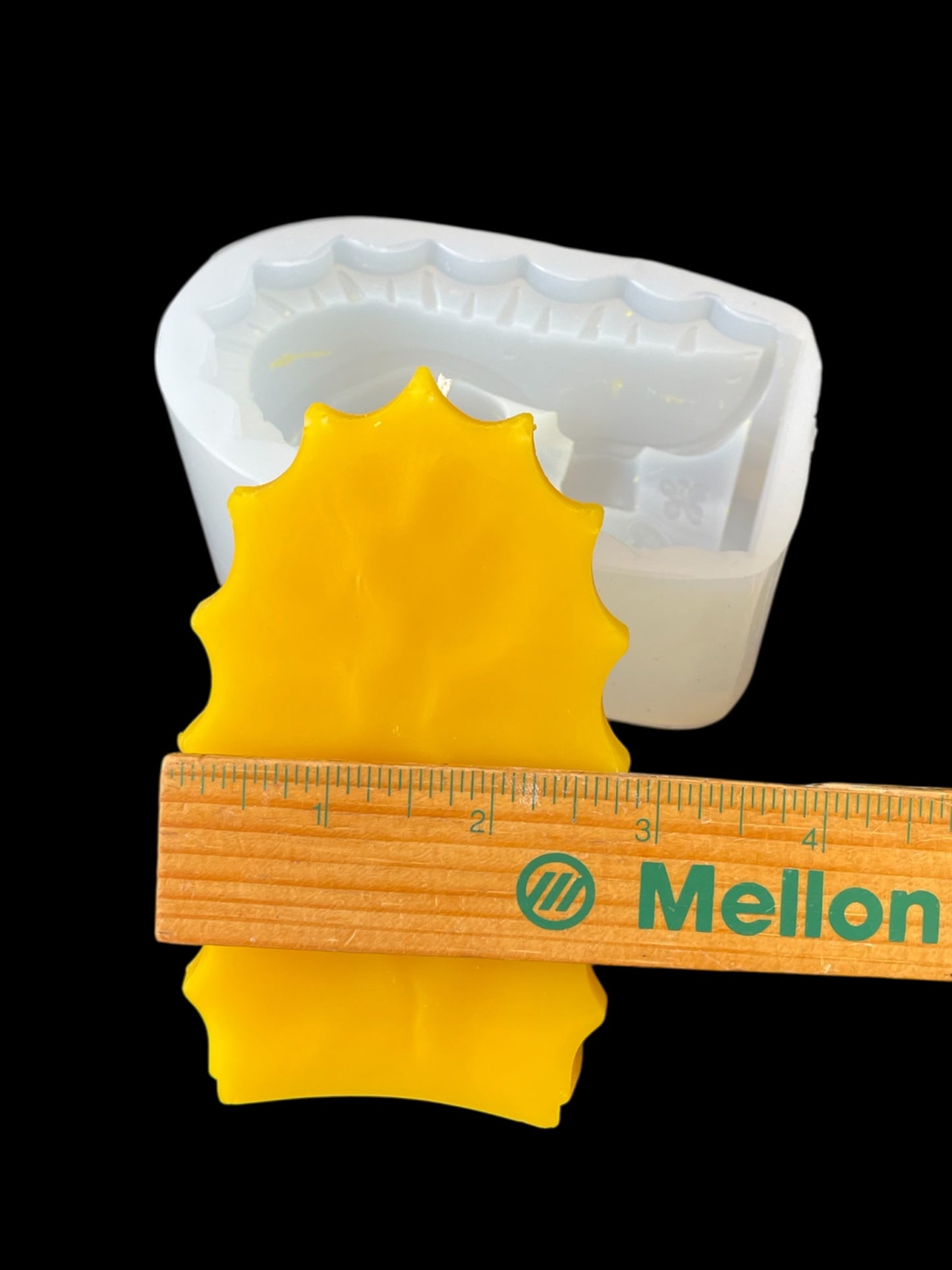 Silicone mold of ypraying Virgin Mary