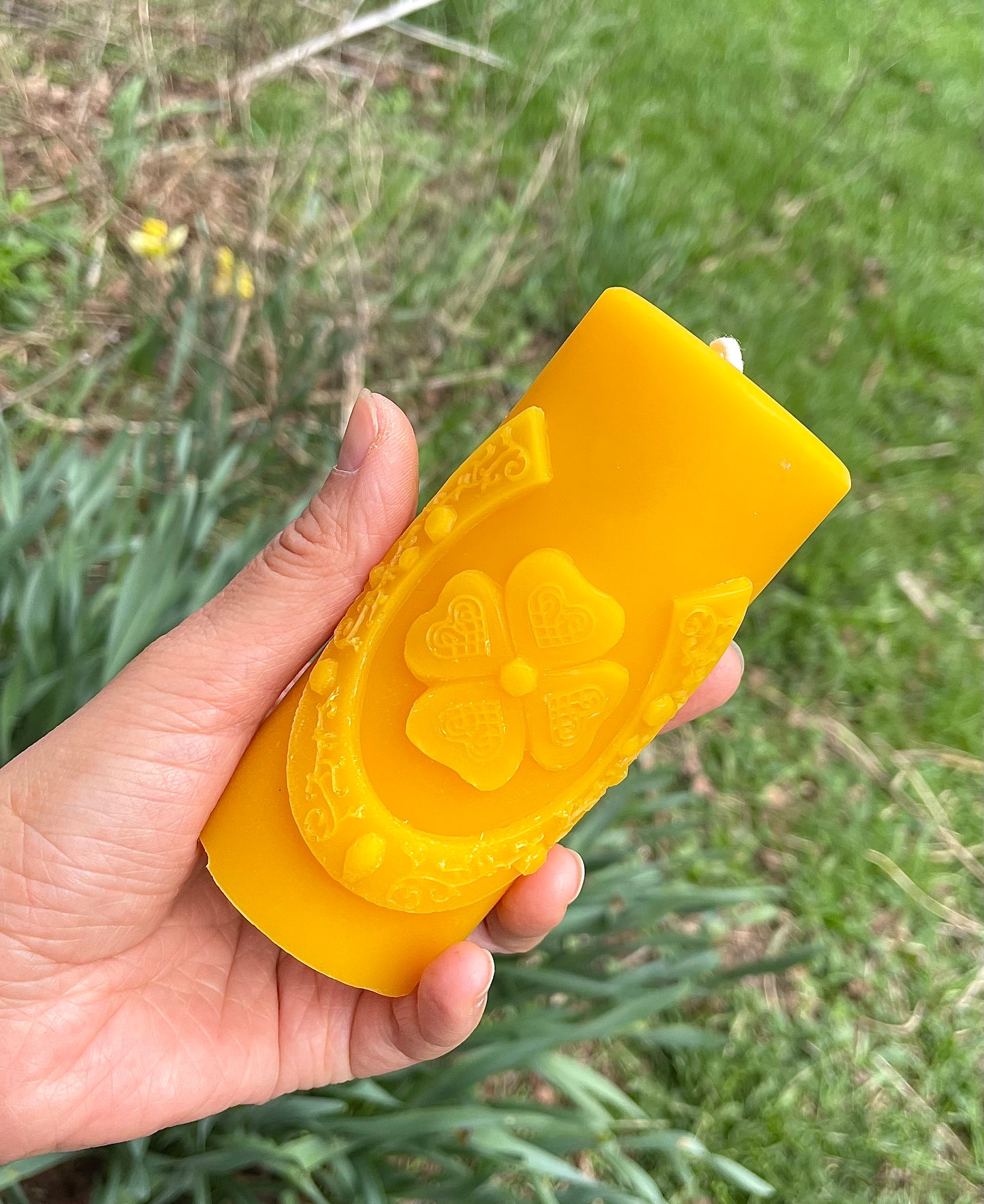 Clover and horseshoe pillar candle mold 4.25”