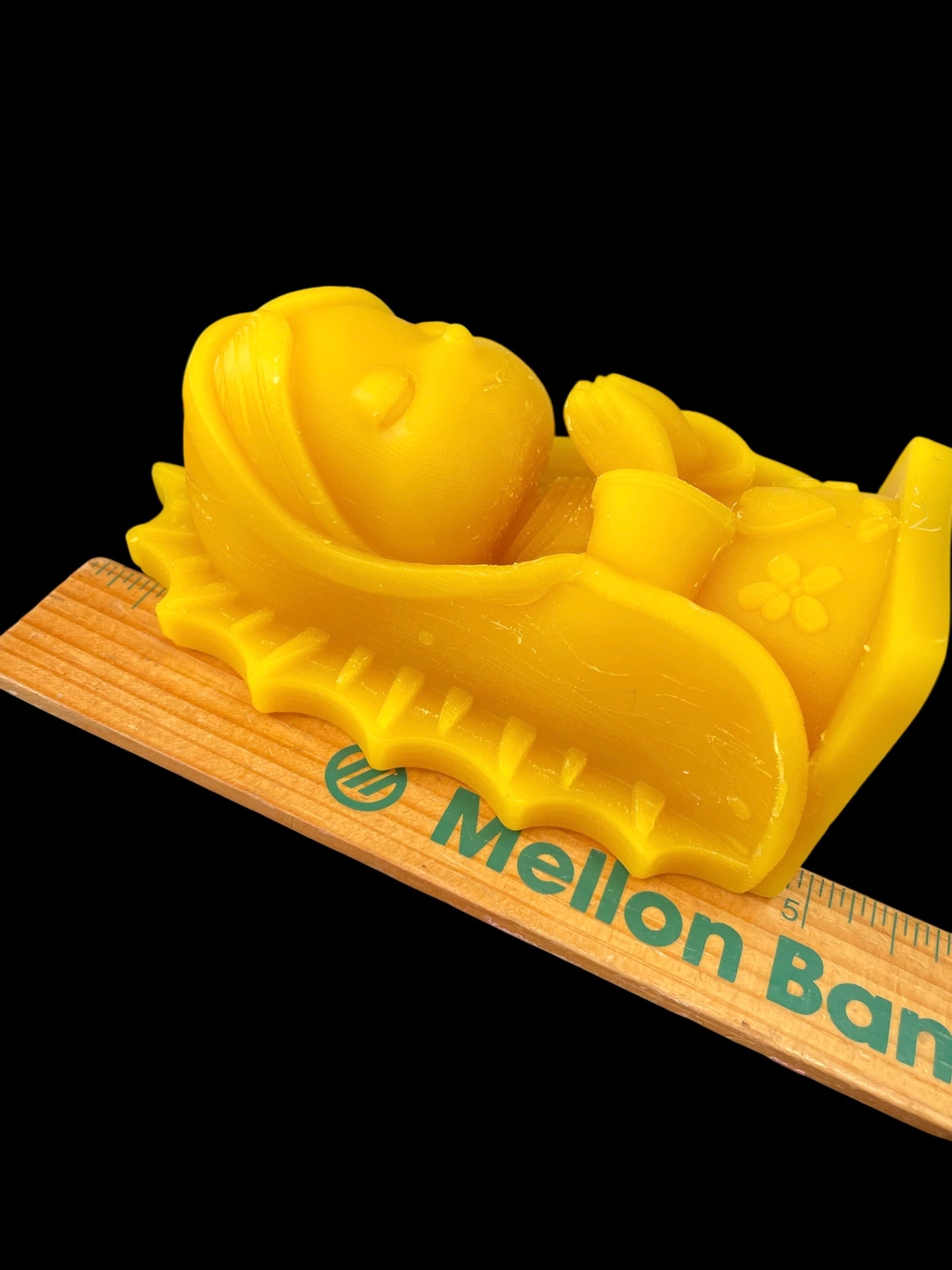 Silicone mold of ypraying Virgin Mary