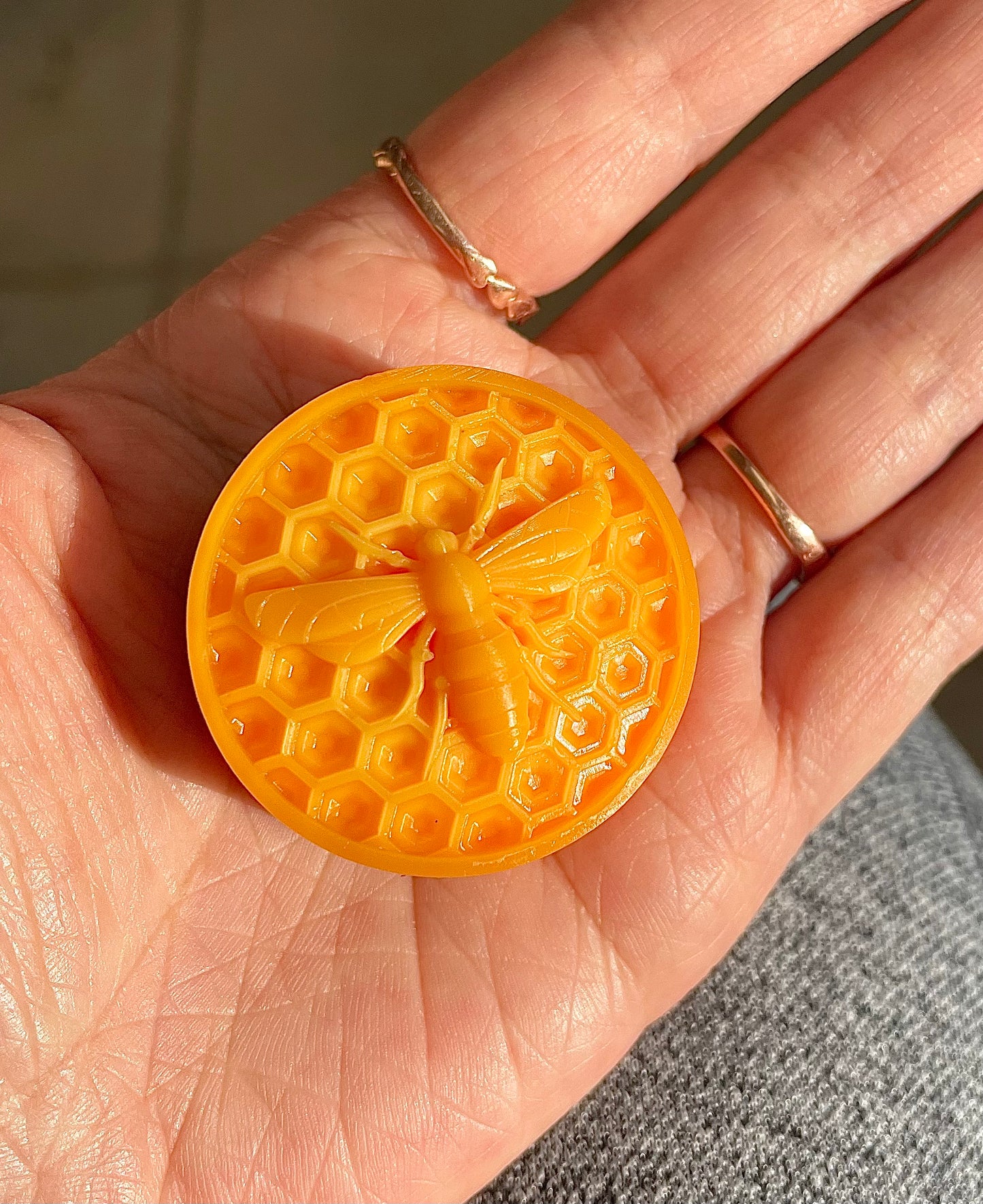 Silicone queen bee on honeycomb tealight mold
