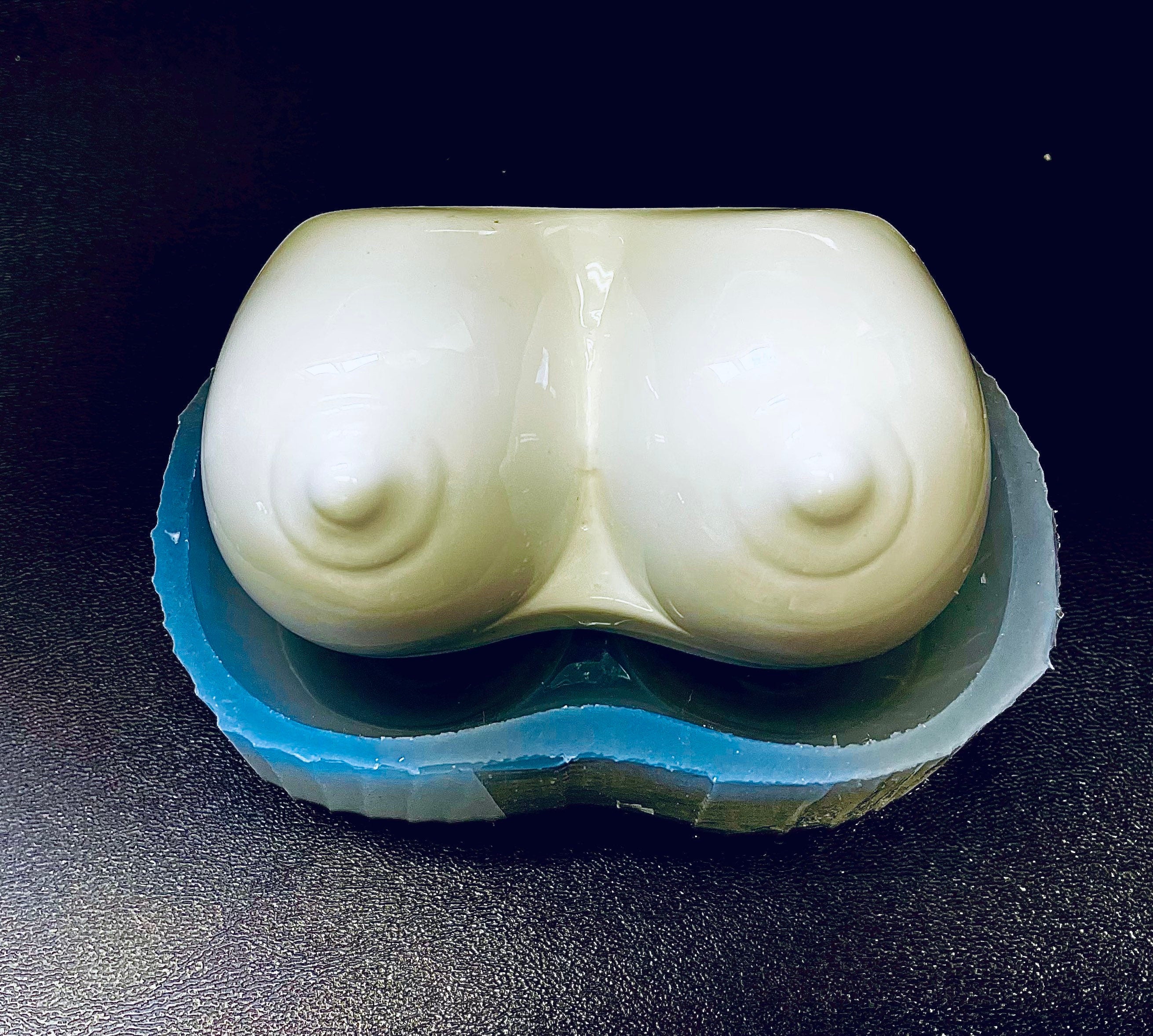 Boob top cake mould