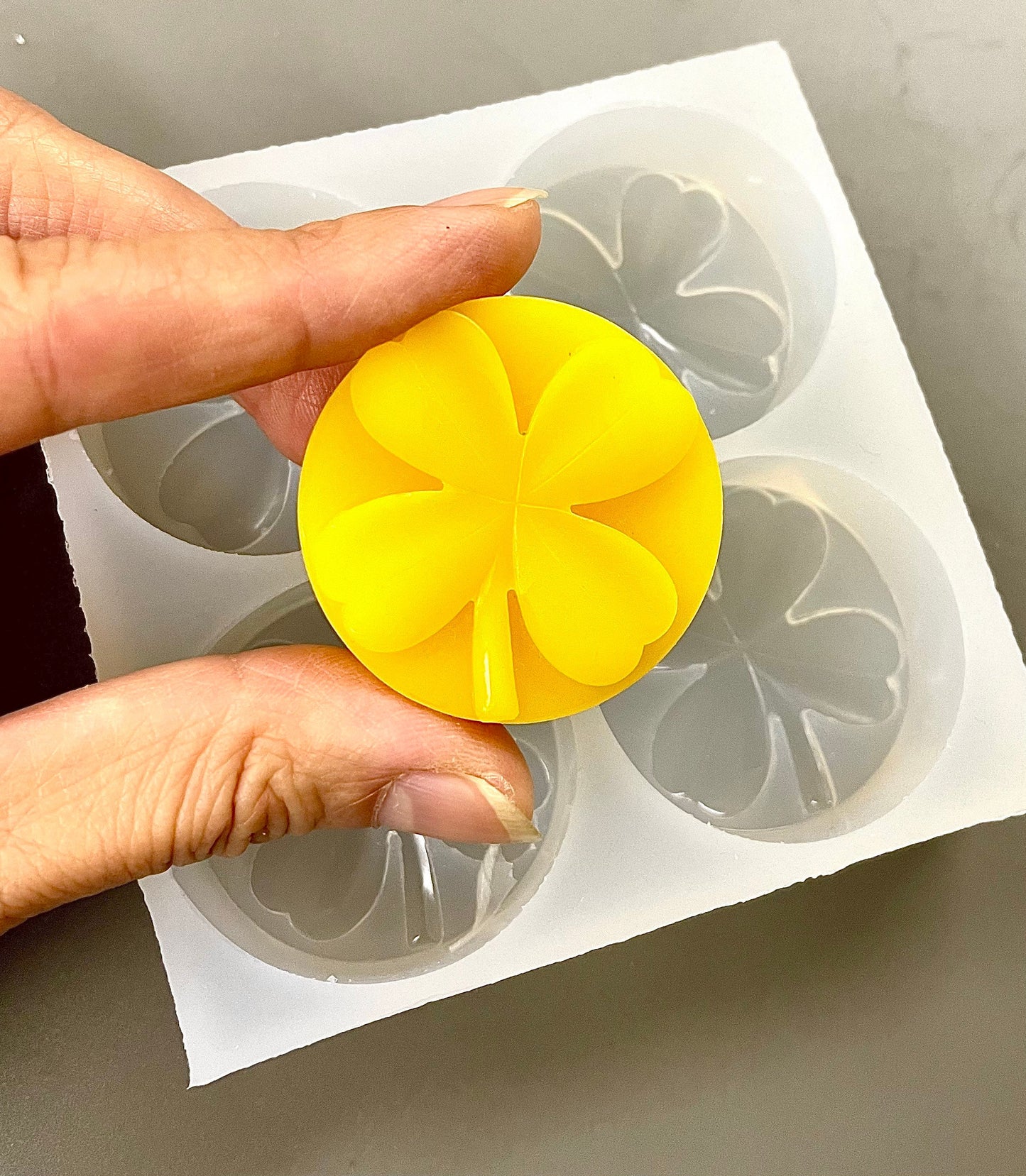 Silicone 4 leaf clover Tealight candle Mold - 4 cavities - wax melt lotion bar soap mold - resin mold